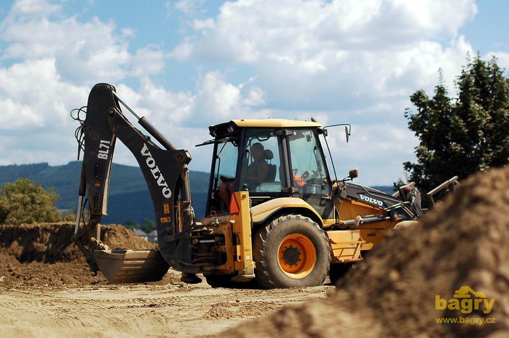 Rypadlonakladač Volvo BL71
