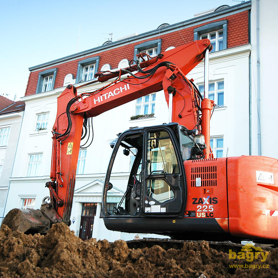 Pásové rypadlo Hitachi ZX225 USLC-3