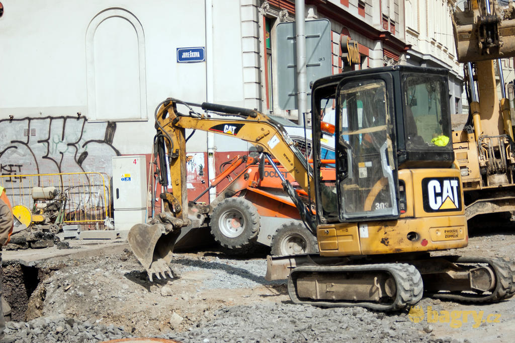 Pásové minirypadlo Caterpillar 303CCR firmy Staspo