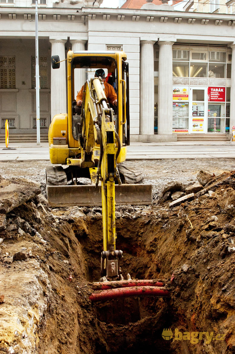 Pásové minirypadlo Komatsu PC27R