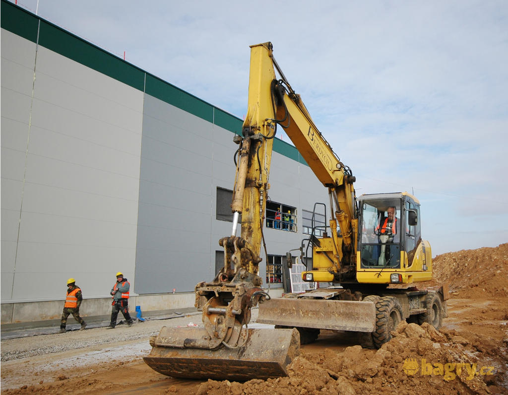 Kolové rypadlo Komatsu PW 140