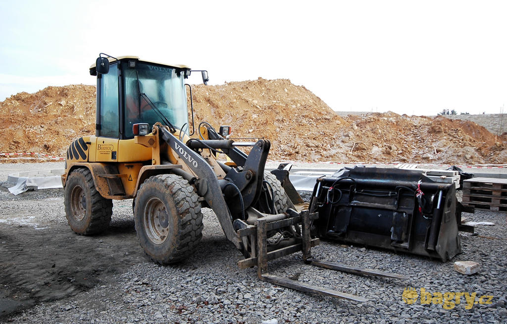 Kolový nakladač Volvo L30B
