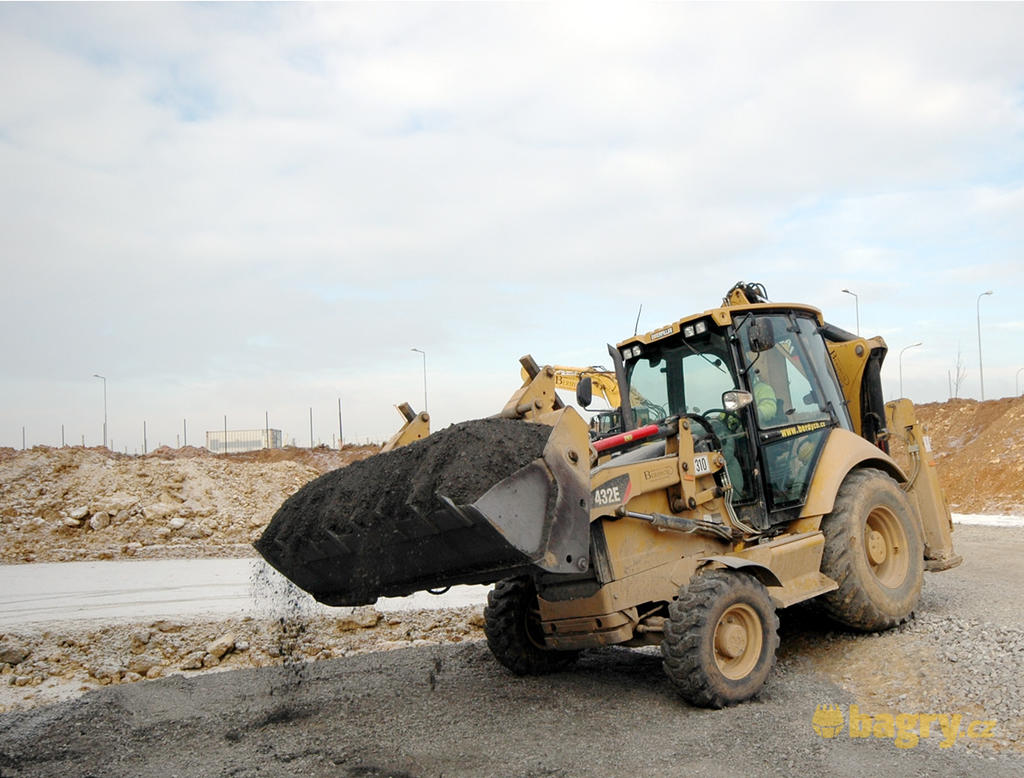 Traktorbagr Caterpillar 432E společnosti Berdych