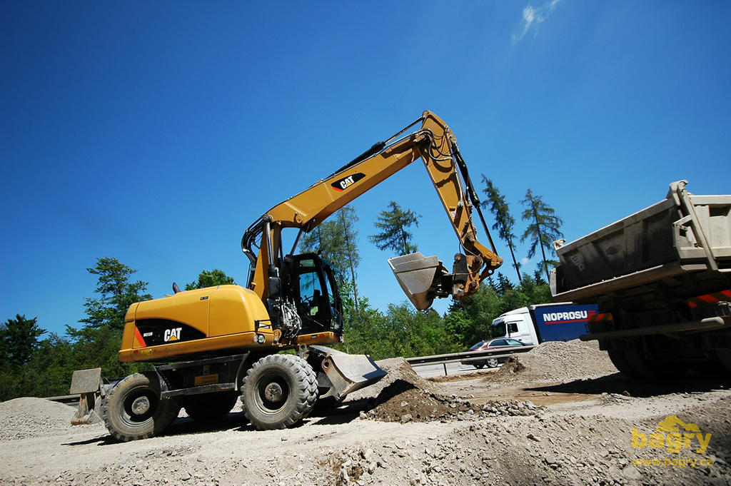 Kolové rypadlo Caterpillar M313D