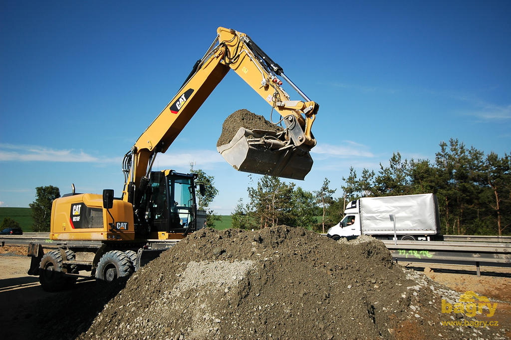 Kolové rypadlo Caterpillar M318F