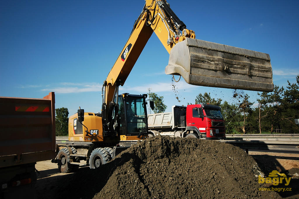 Kolové rypadlo Caterpillar M318F