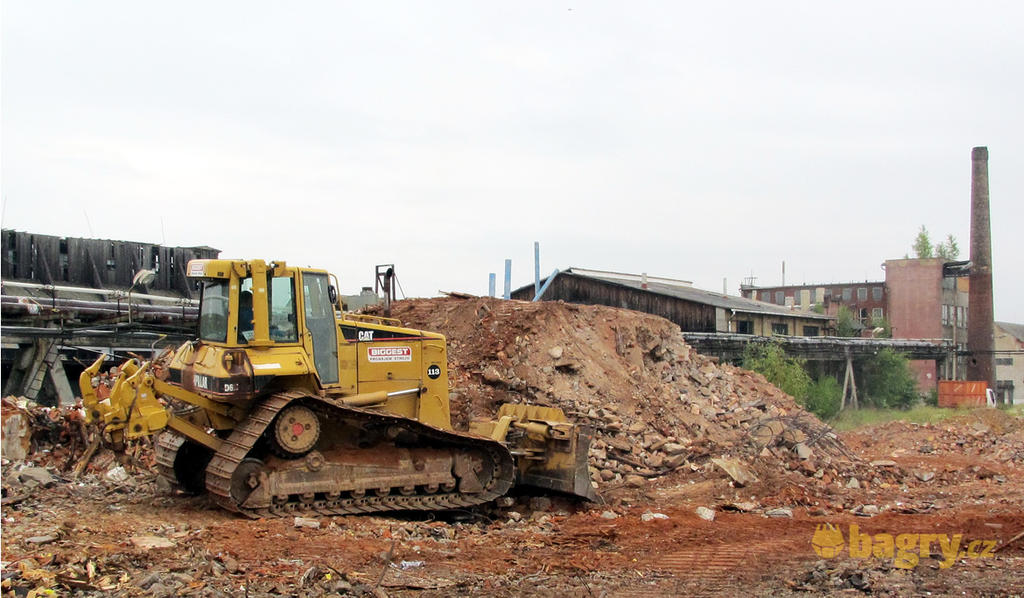 Dozer Caterpillar D6N společnosti Biggest