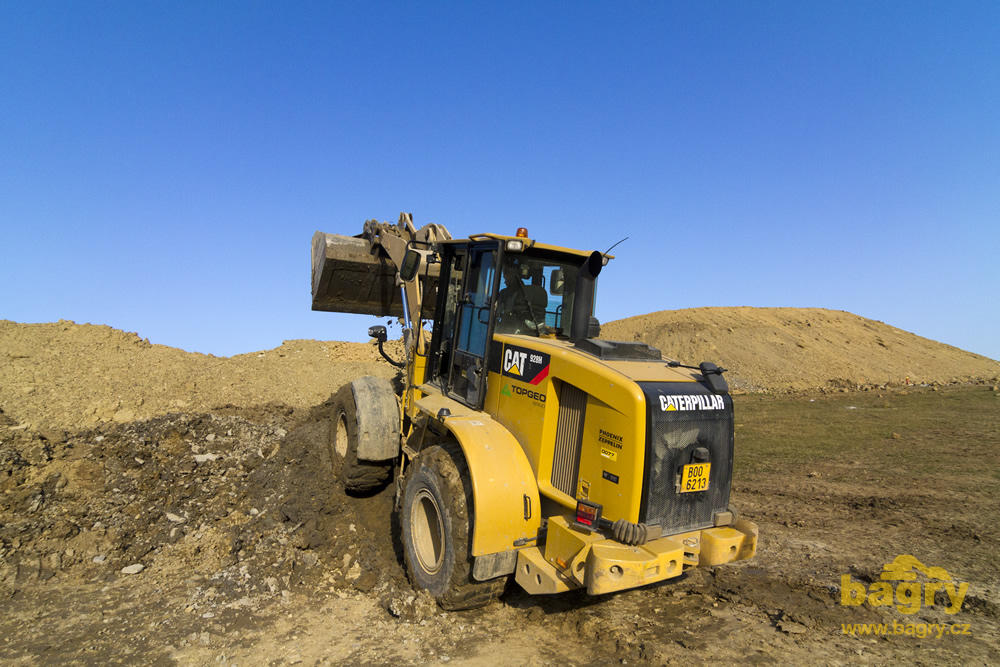 Caterpillar 928H firmy Topgeo