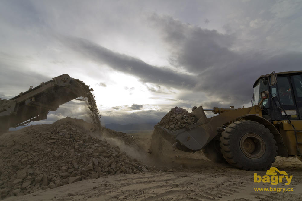 Caterpillar 928H  pod drvičkou