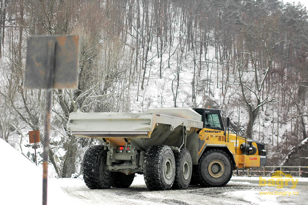 Kloubový dempr Komatsu HM400
