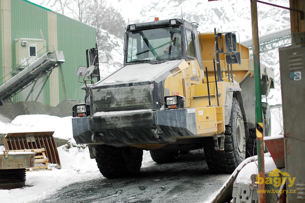 Kloubový dempr Komatsu HM400