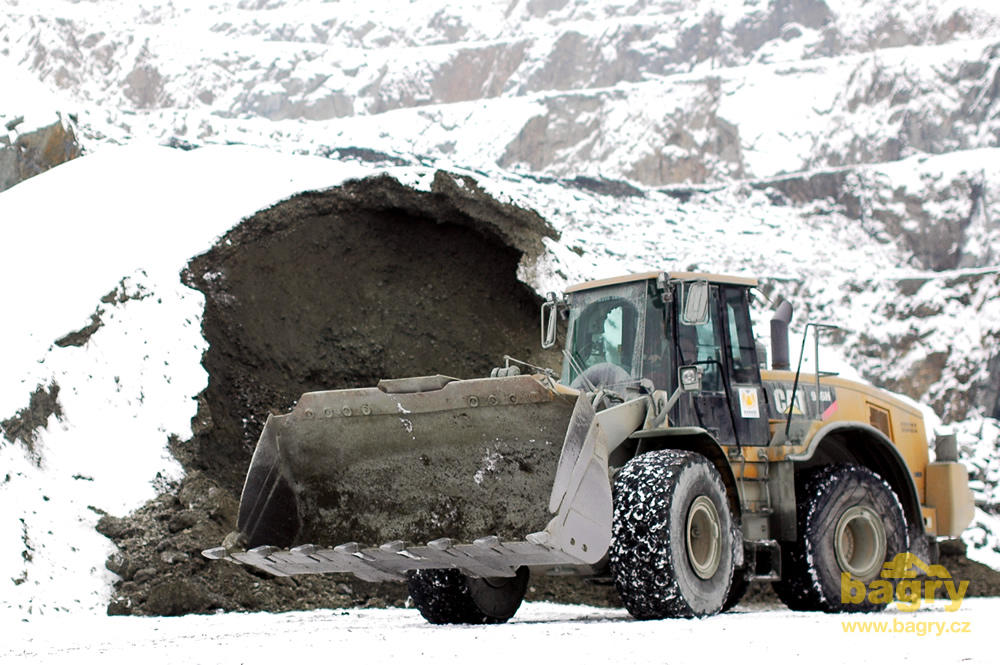 Kolový nakladač Caterpillar 966H