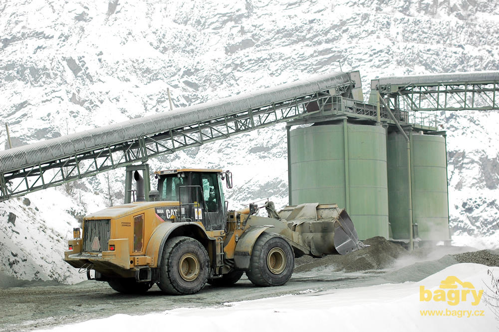 Kolový nakladač Caterpillar 966H