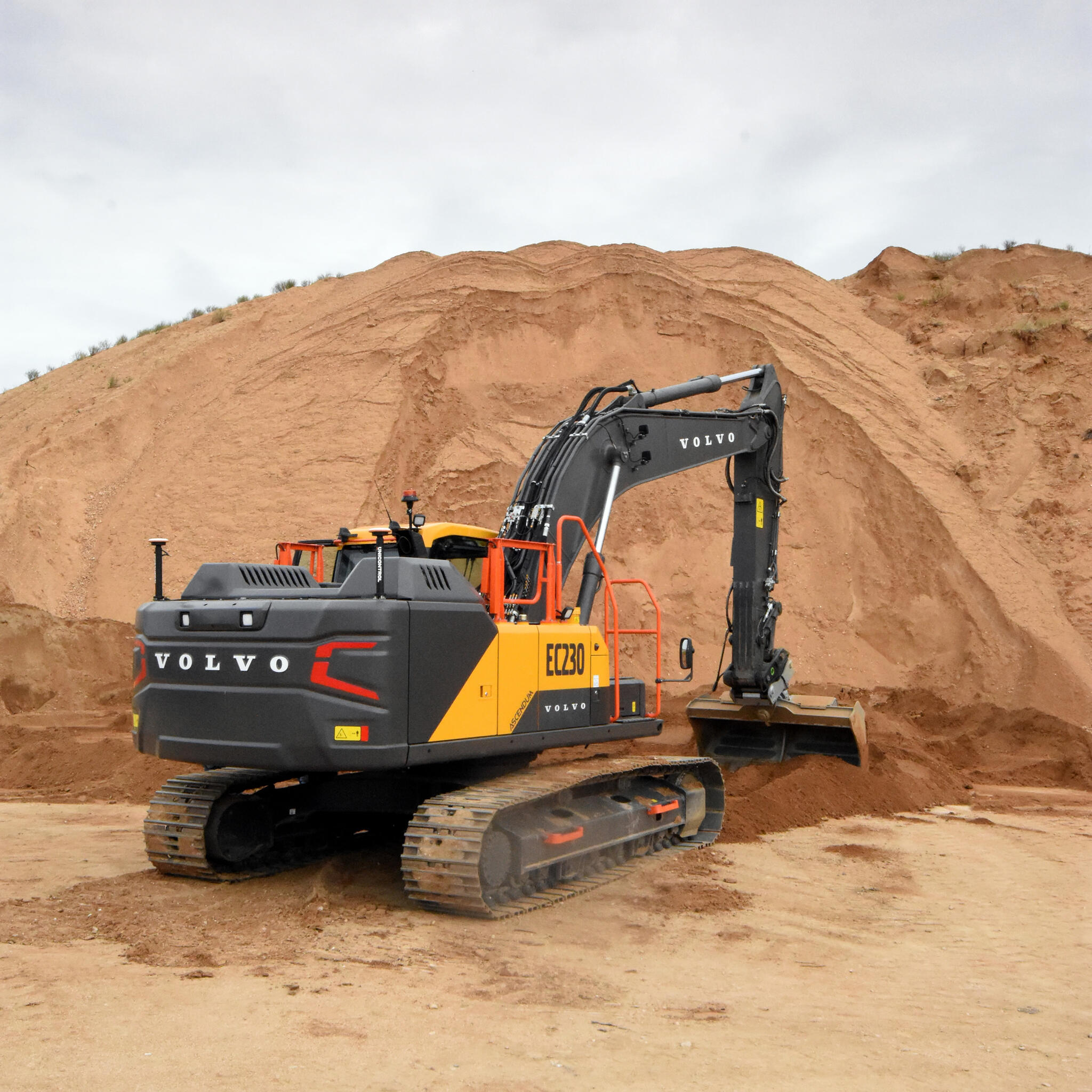 01. Volvo EC230 v pískovně Bratčice