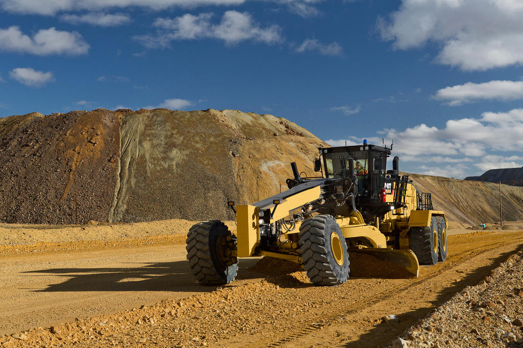Grejdr Caterpillar 24: První foto