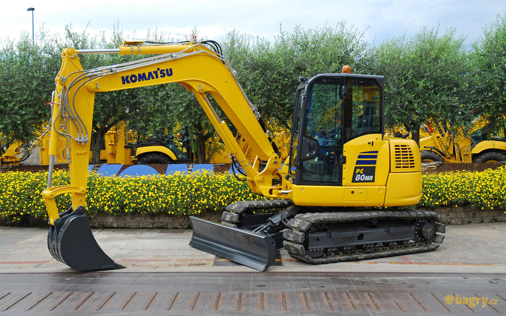 Pásové midirypadlo Komatsu PC80MR-5: První foto