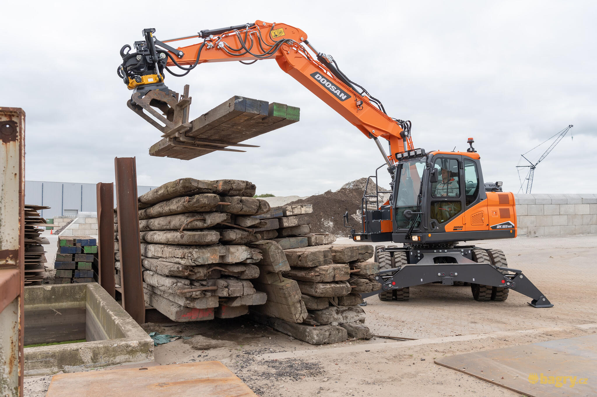 Doosan DX165WR-7