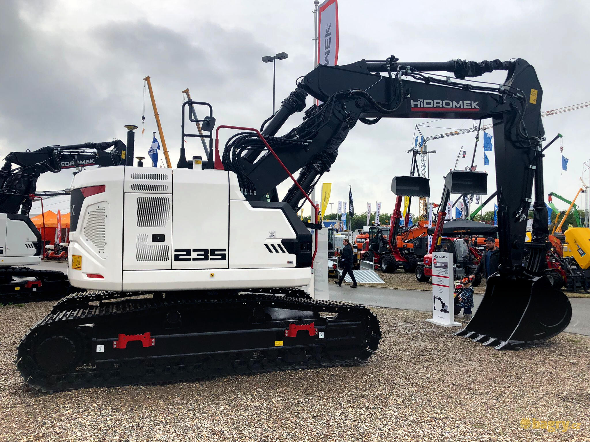 Hidromek HMK 235 LCSR