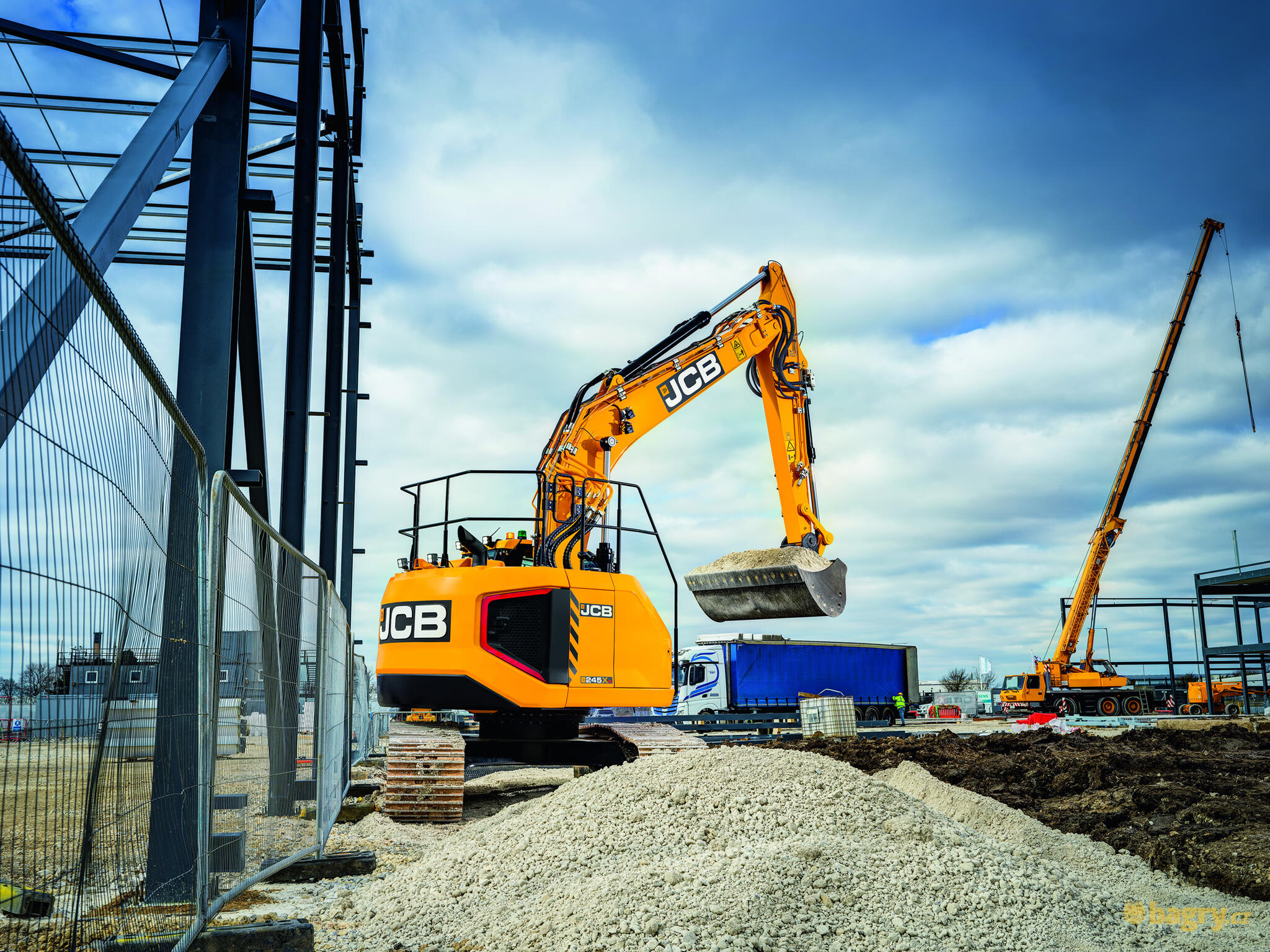 JCB 245XR
