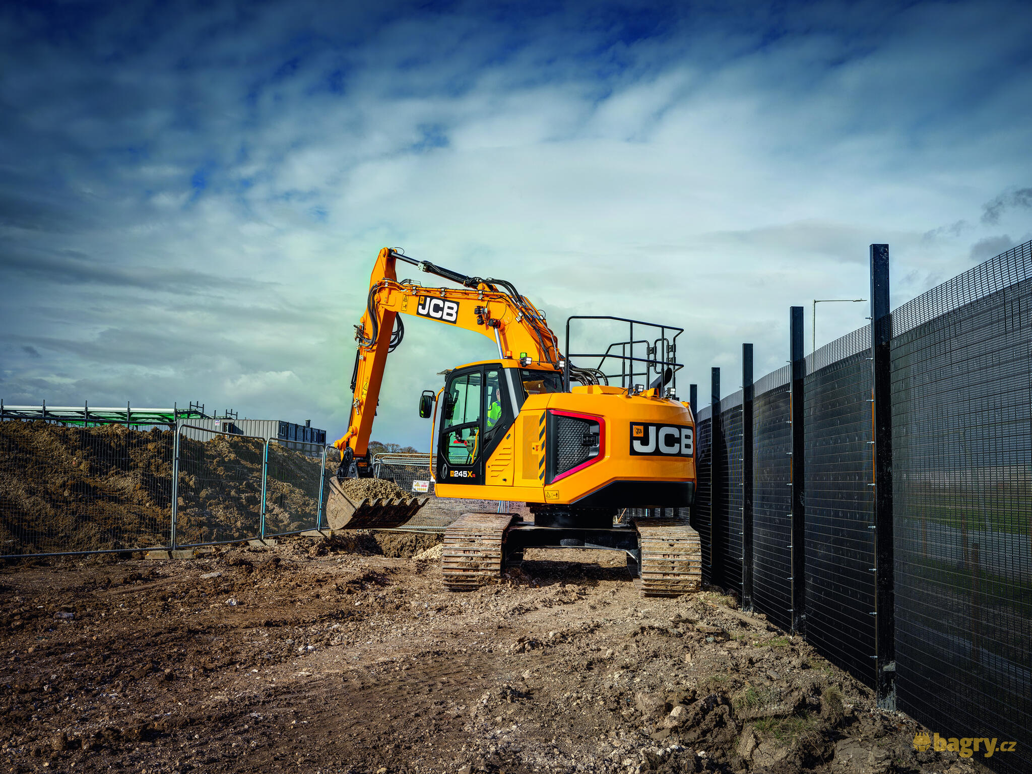 JCB 245XR