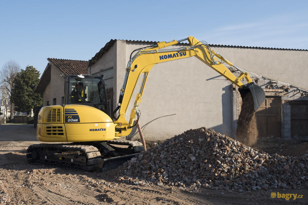 03. Komatsu PC80MR-5