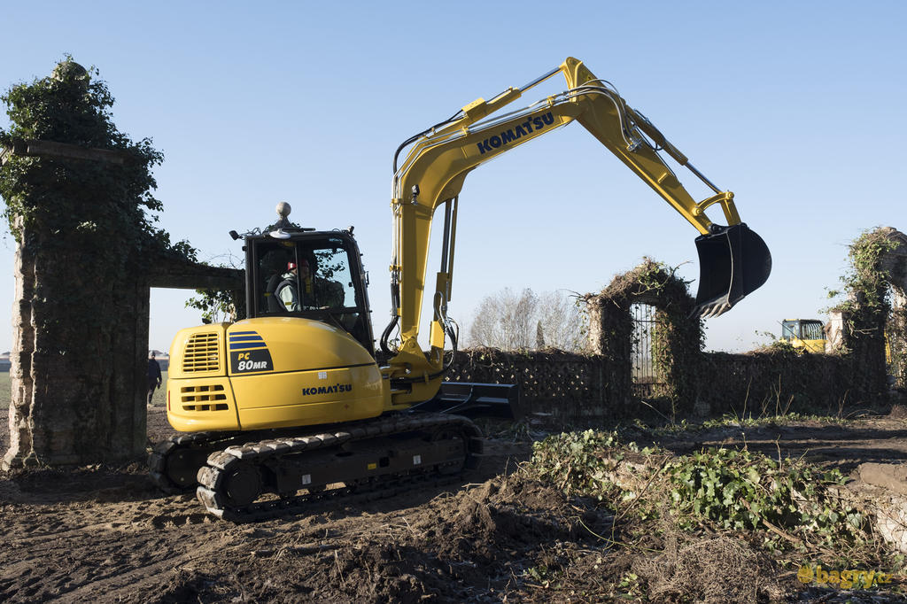 04. Komatsu PC80MR-5