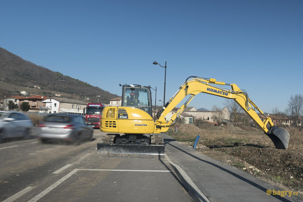 05. Komatsu PC80MR-5
