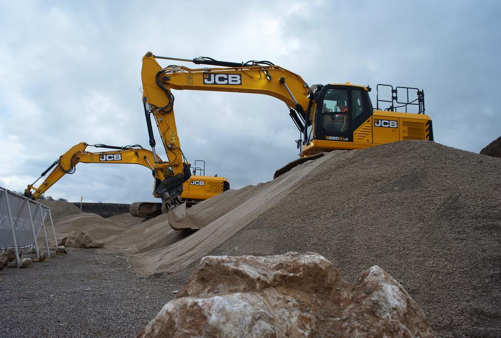 JCB 220X v akci