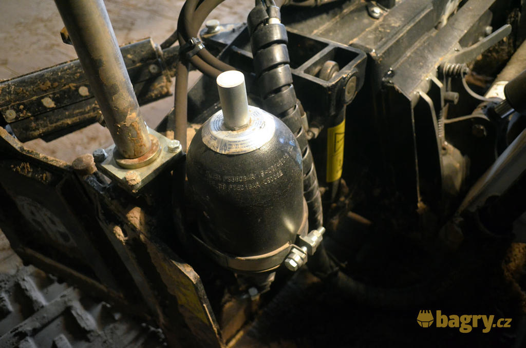 14. Hydraulický akumulátor zrychluje reakce systému