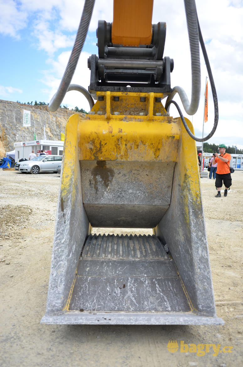 Pohled dovnitř lžíce Atlas Copco BC 2500