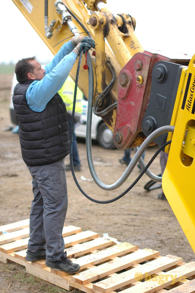Připojování hydraulických hadic
