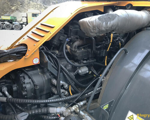24. Čtyřválcový motor Cummins a převodovka ZF