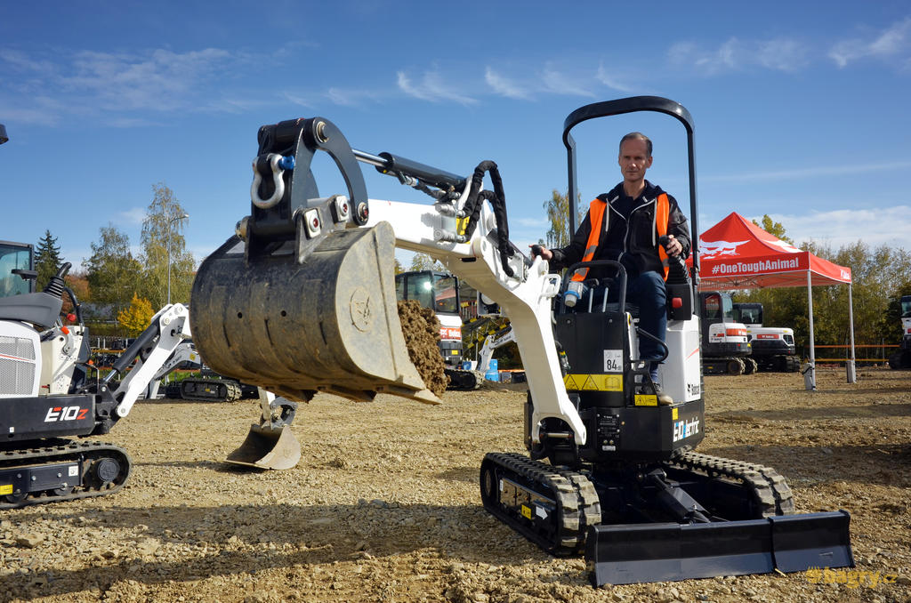 Bobcat E10e: Recenze