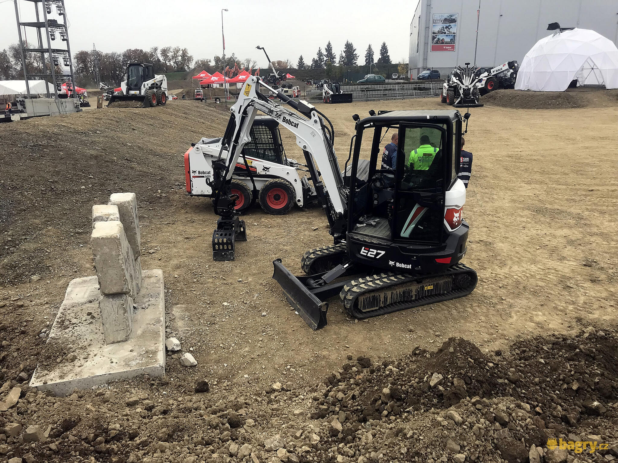 Bobcat E27 A-SAC: Recenze