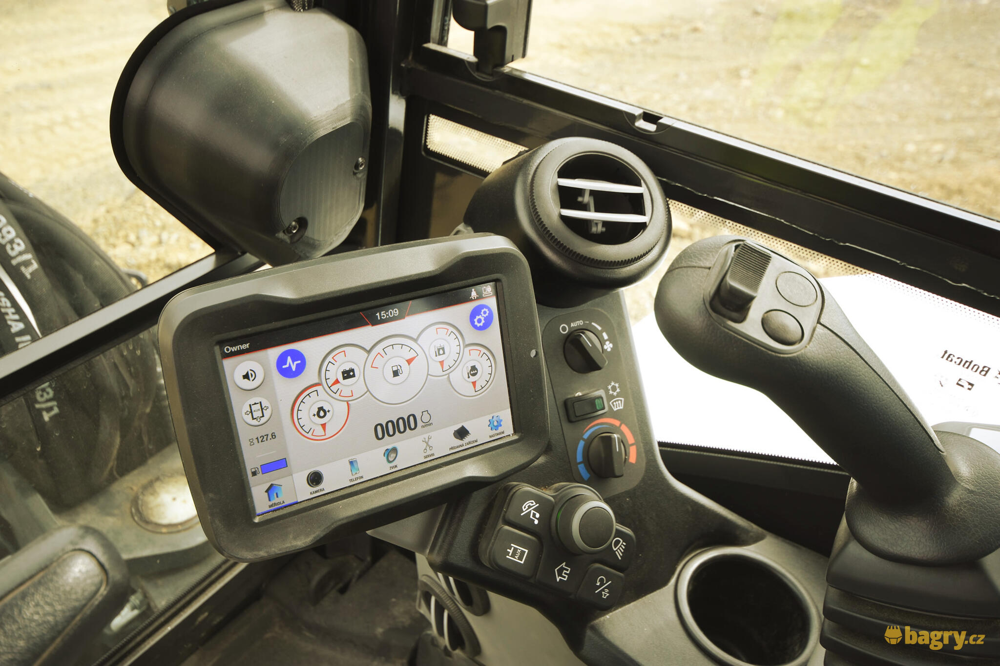 10. Display Bobcat E60