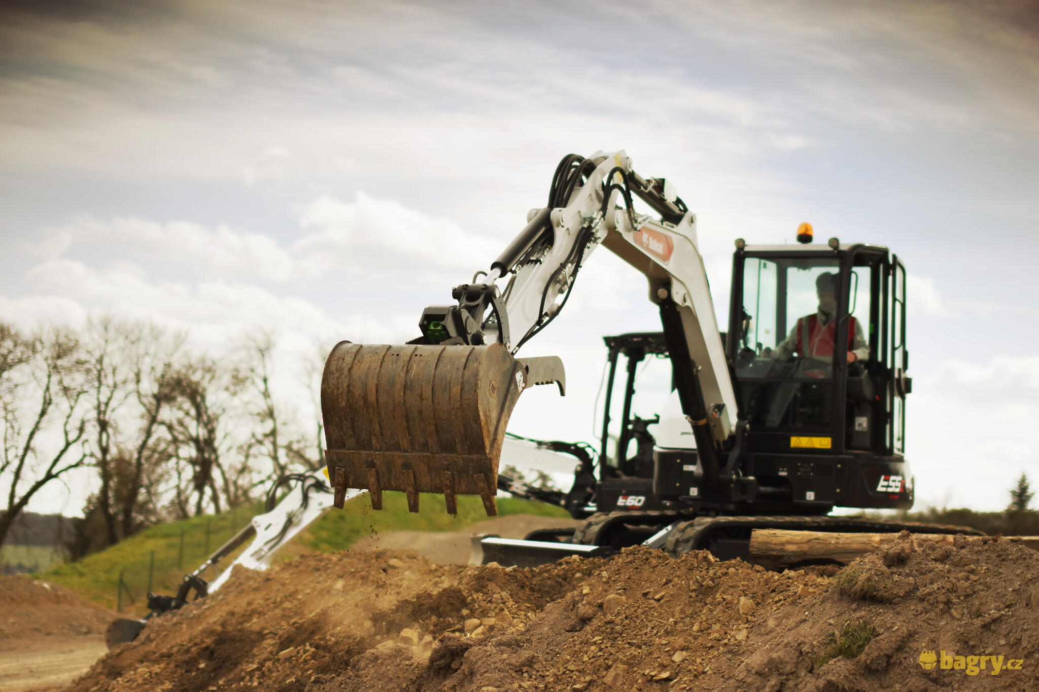 23. Bobcat E55z