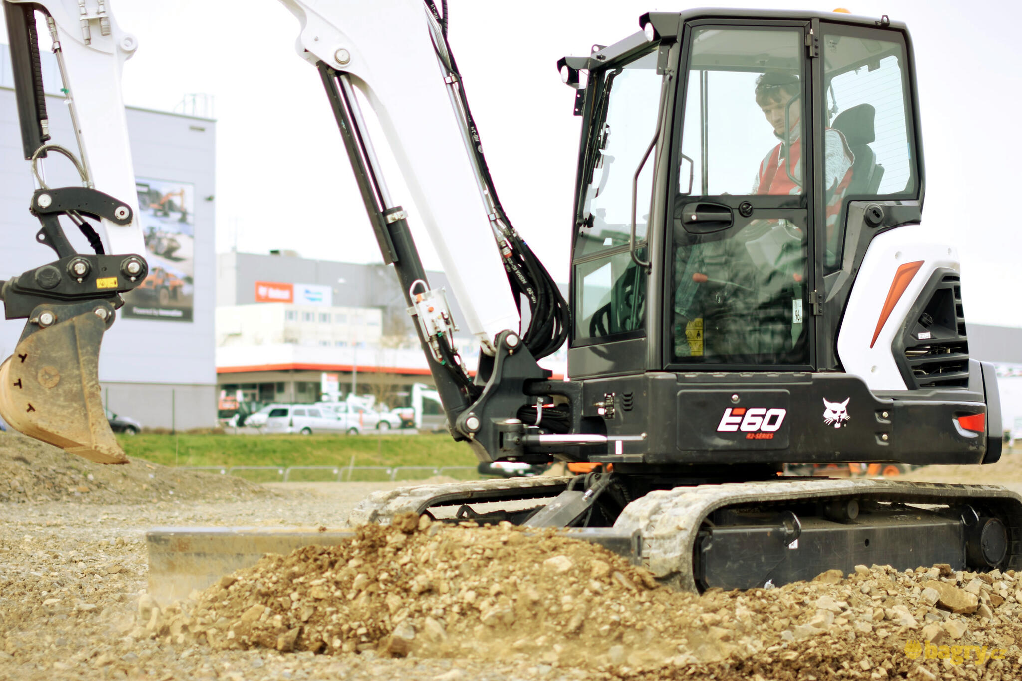 38. Bobcat E60