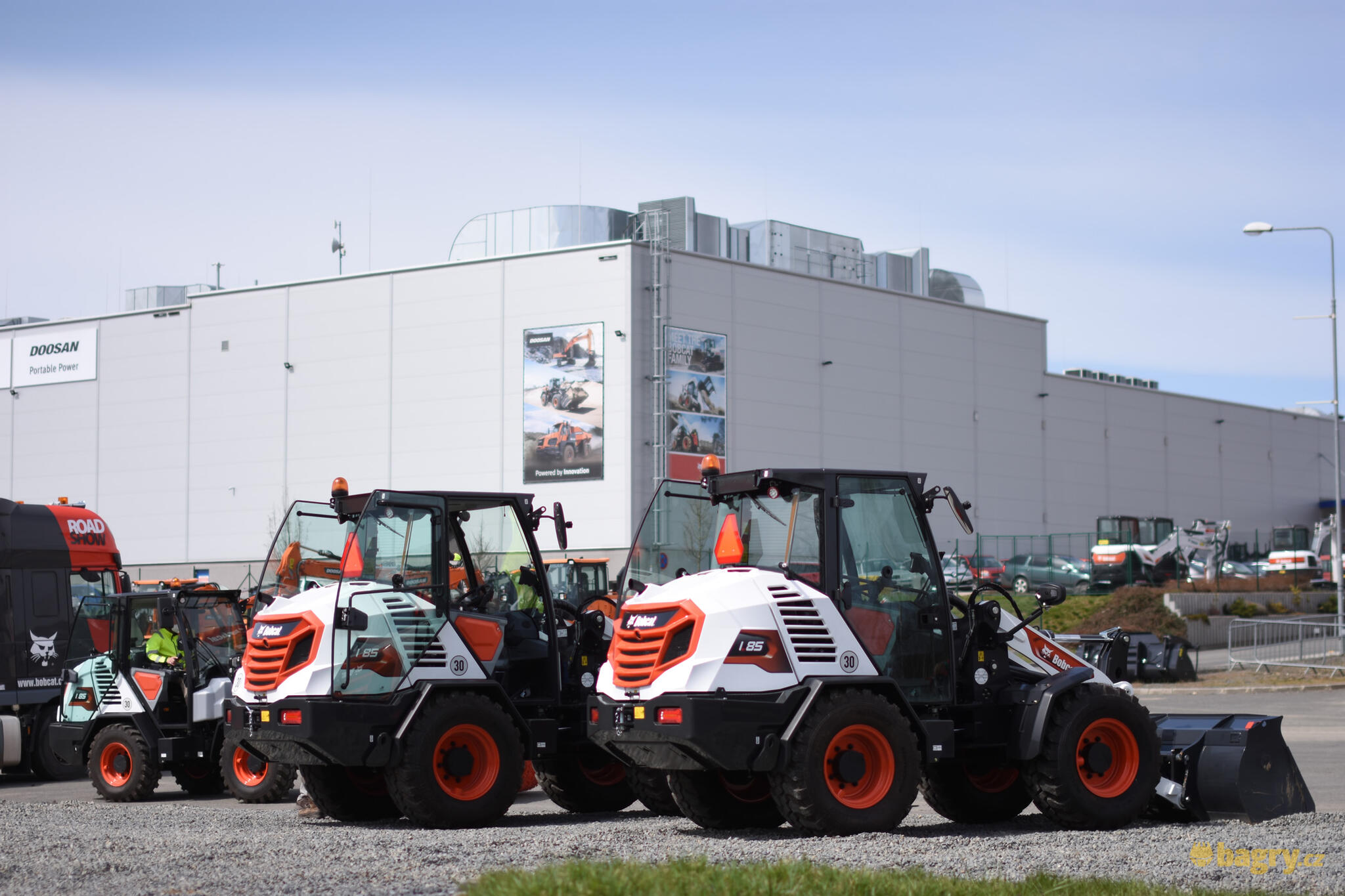 18. Kolové nakladače Bobcat L85 v dobříšském výrobním závodě