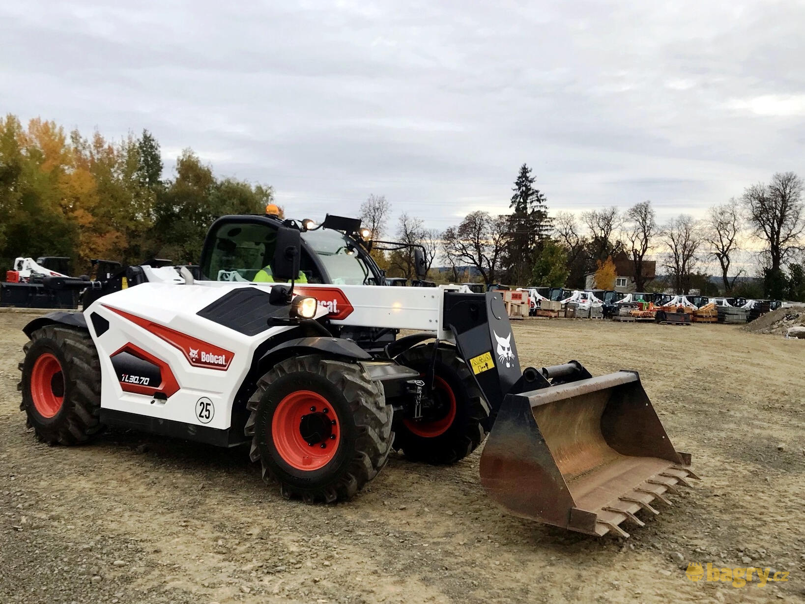 06. Bobcat TL30.70 s lopatou