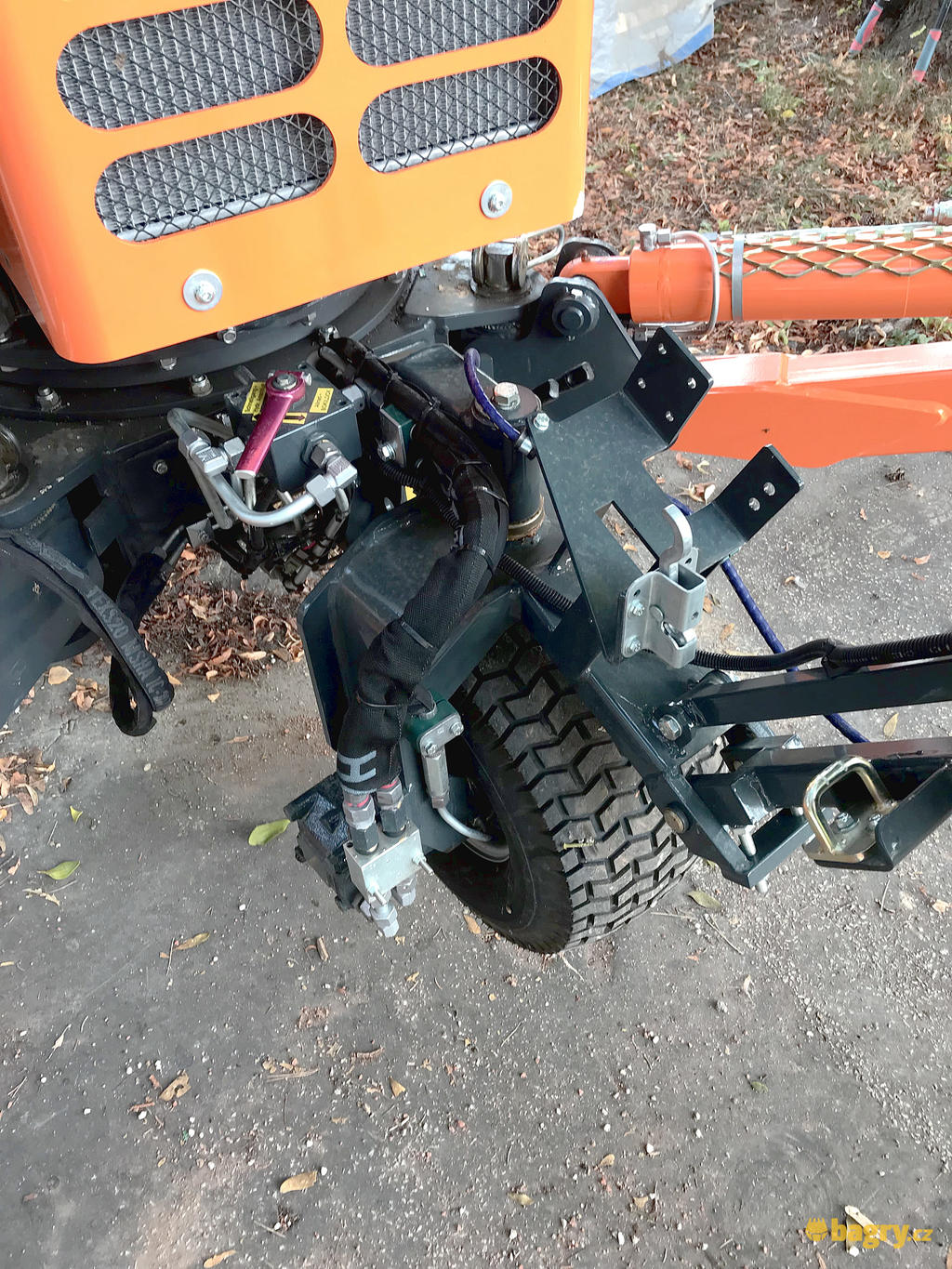 22. Přední zatáčející kolo s hydromotorem