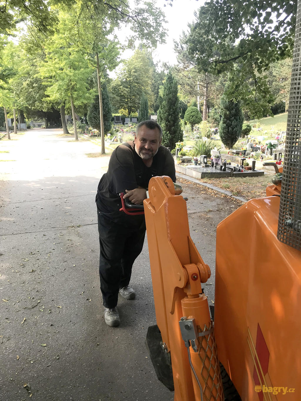 31. Strojník Vaculík odpočívá po práci