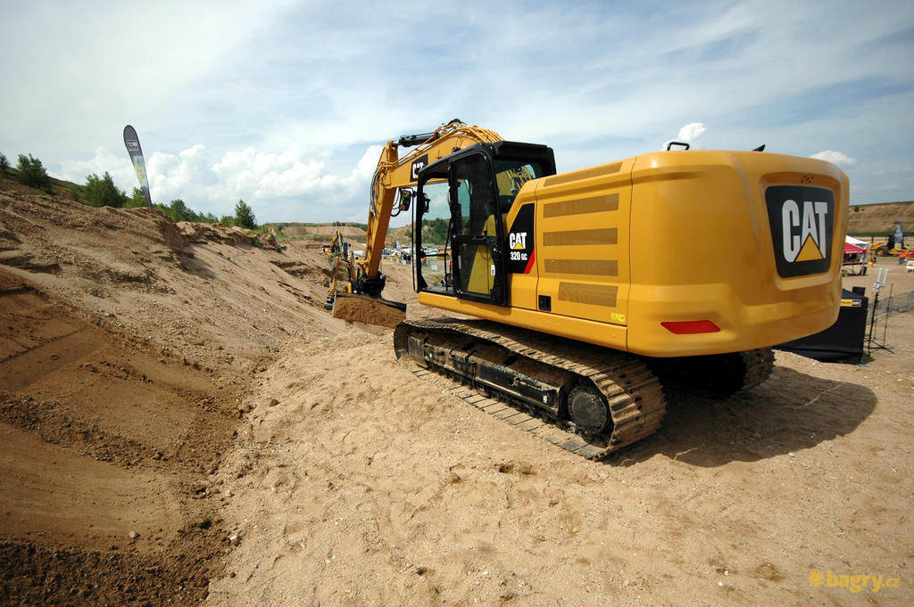 10. Caterpillar 320GC