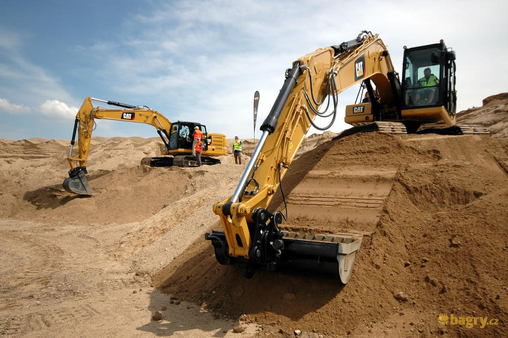Caterpillar 320 vs. 320 GC: Recenze