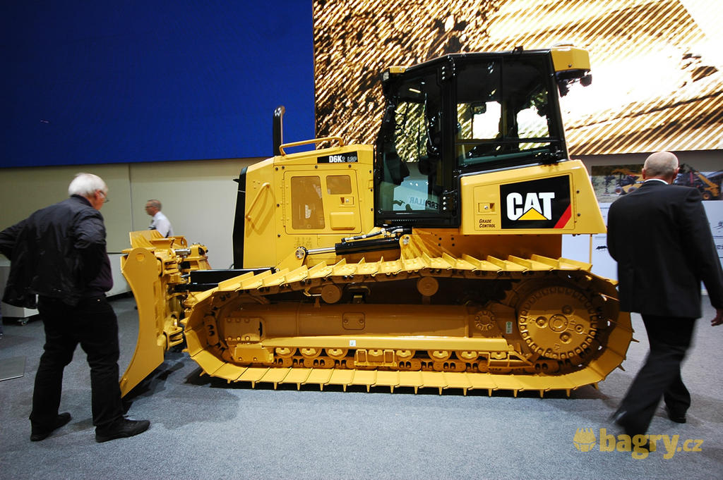 Caterpillar D6K2 LGP na Baumě 2016