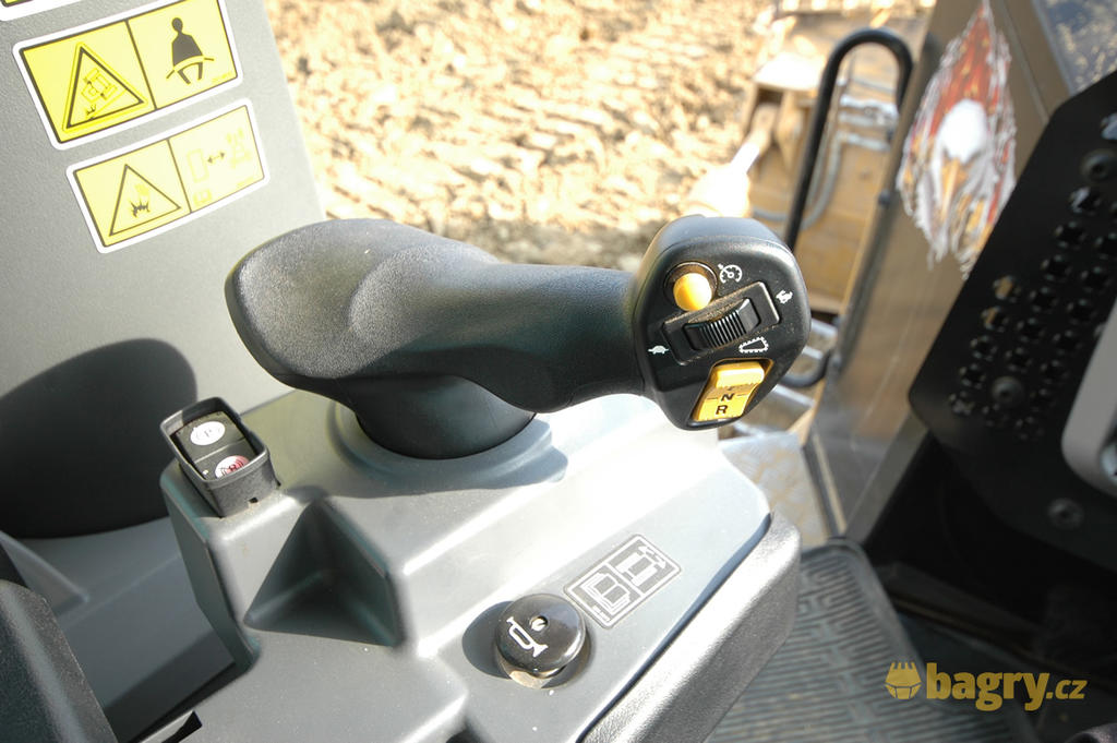 Levý joystick