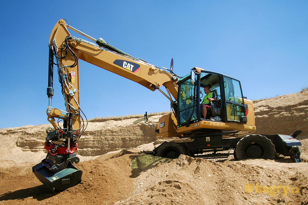 Caterpillar M315F: Recenze