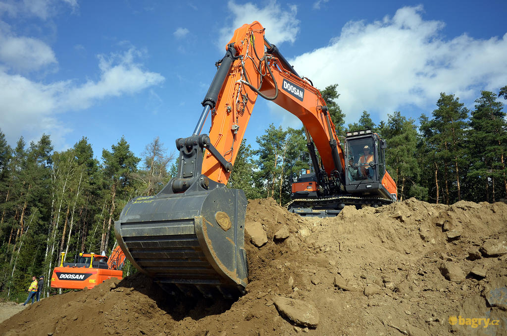 Doosan DX350LC-7: Recenze