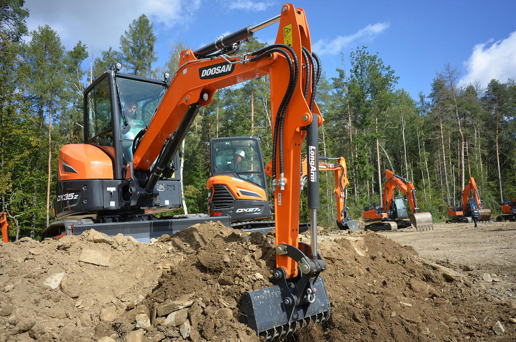 Doosan DX35z při práci