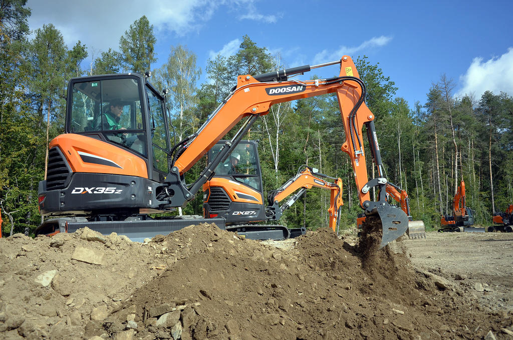 Doosan DX35z při práci