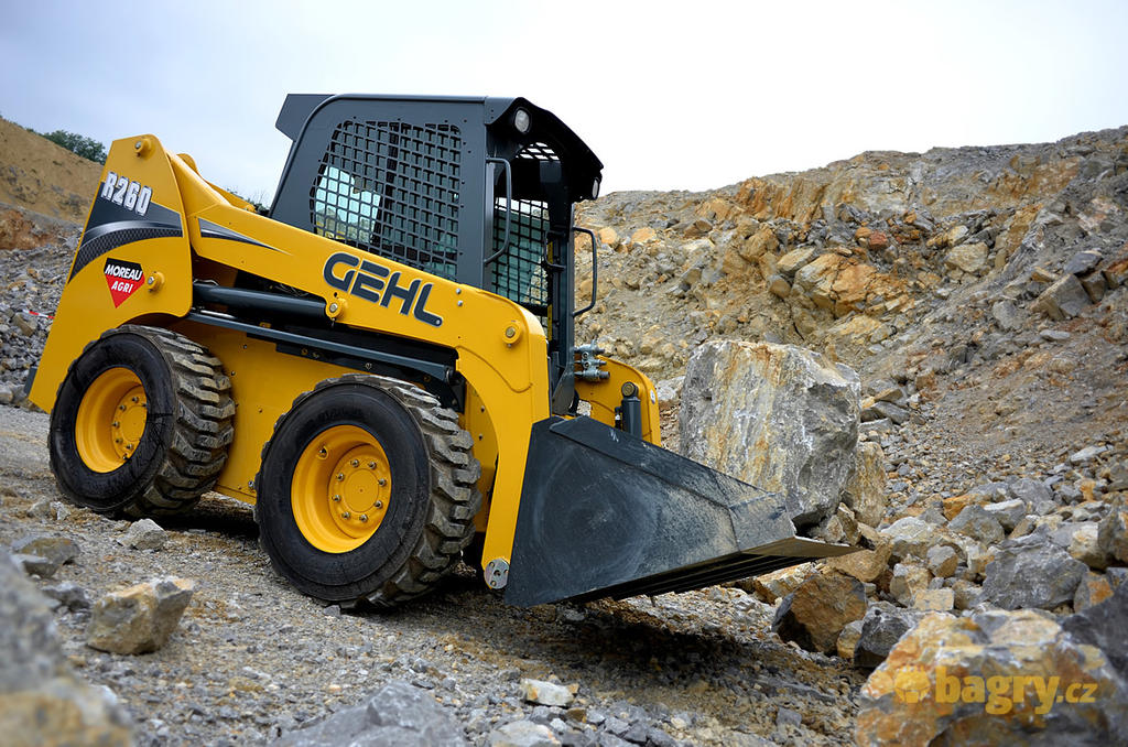 Gehl R260: Recenze